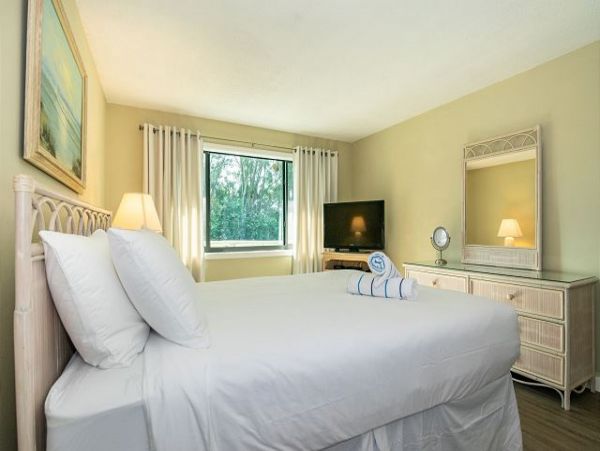 Five min Walk to Sea Holmes Beach Vacation Condo
