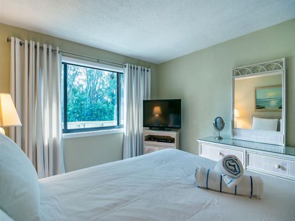 Five min Walk to Sea Holmes Beach Vacation Condo
