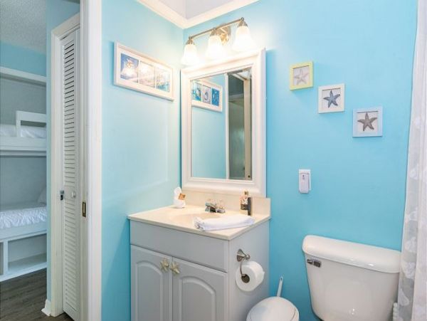 Five min Walk to Sea Holmes Beach Vacation Condo