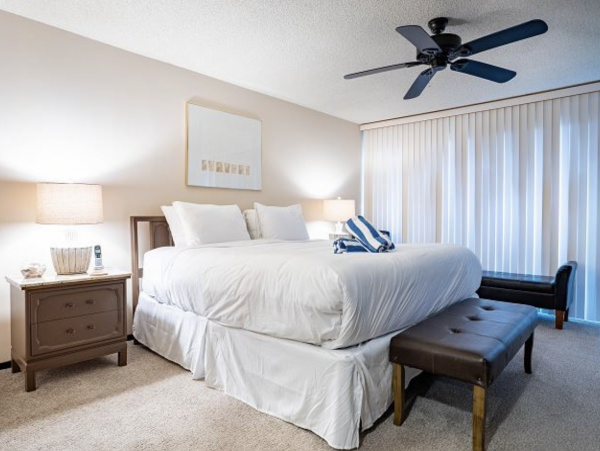 Holmes Beach Beachfront  Vacation Condo Sleeps 3 Guests