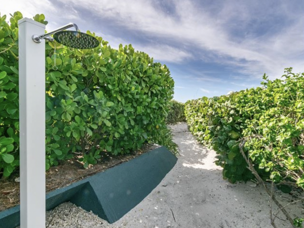 Holmes Beach Beachfront  Vacation Condo Sleeps 3 Guests
