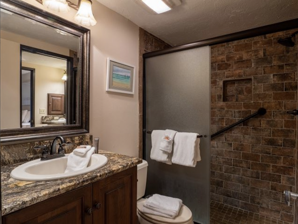 Holmes Beach Beachfront  Vacation Condo Sleeps 3 Guests