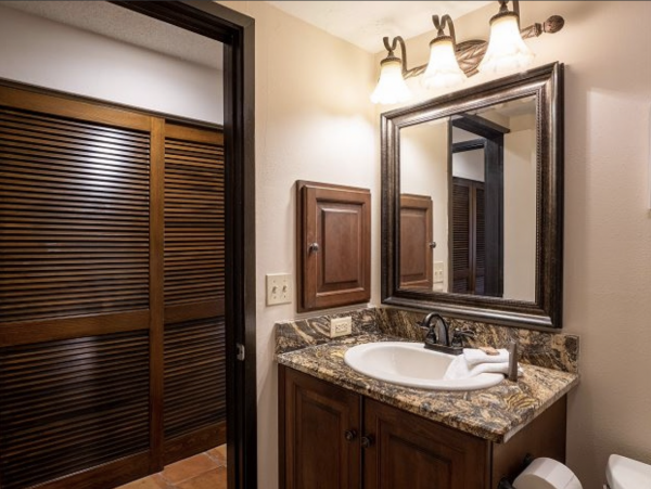 Holmes Beach Beachfront  Vacation Condo Sleeps 3 Guests