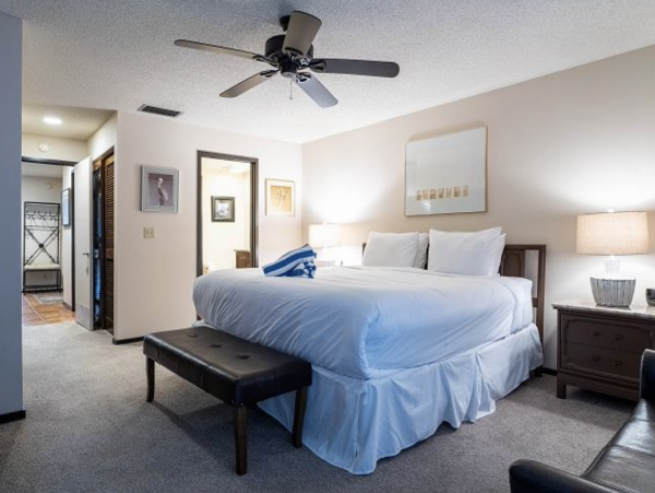 Holmes Beach Beachfront  Vacation Condo Sleeps 3 Guests
