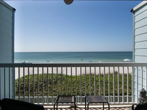 Holmes Beach Beachfront  Vacation Condo Sleeps 3 Guests