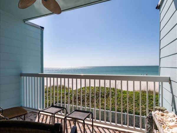 Holmes Beach Beachfront  Vacation Condo Sleeps 3 Guests