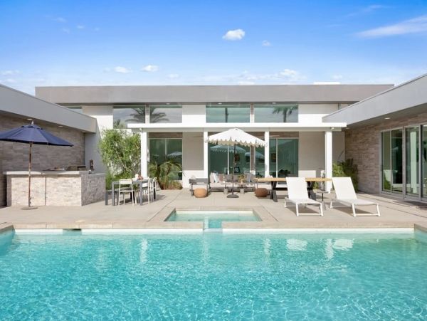 Luxury Six Bedroom Villa With Private Pool in La Quinta