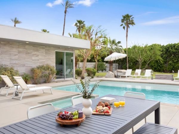 Luxury Six Bedroom Villa With Private Pool in La Quinta