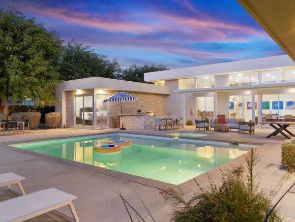 Luxury Six Bedroom Villa With Private Pool in La Quinta