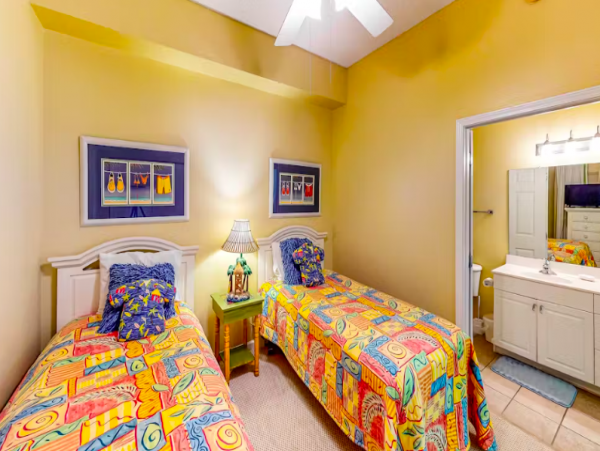 Gulf front Condo in Perdido Key, steps to beach