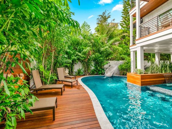 Luxury 6 Bedroom Home with Pool and Spa