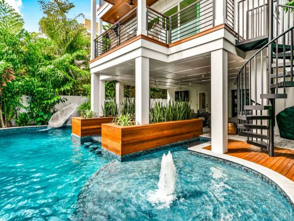 Luxury 6 Bedroom Home with Pool and Spa