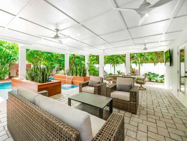 Luxury 6 Bedroom Home with Pool and Spa