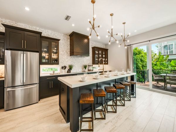 Luxury 6 Bedroom Home with Pool and Spa