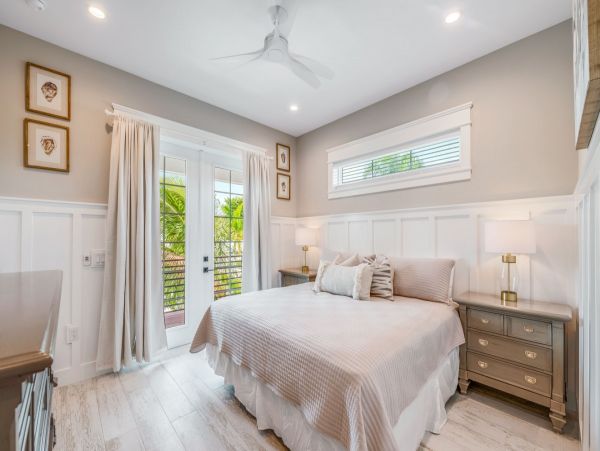 Luxury 6 Bedroom Home with Pool and Spa