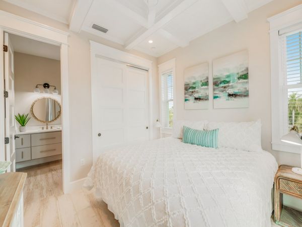 Luxury 6 Bedroom Home with Pool and Spa