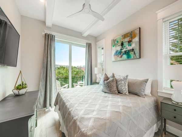 Luxury 6 Bedroom Home with Pool and Spa