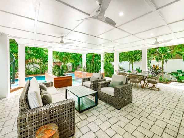 Luxury 6 Bedroom Home with Pool and Spa