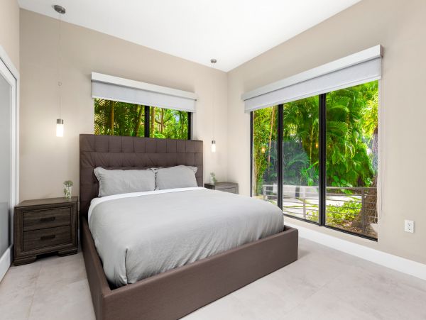 Miami Luxury  Vacation Rental Sleeps Ten Guests