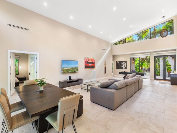 Miami Luxury  Vacation Rental Sleeps Ten Guests