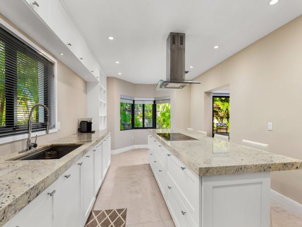 Miami Luxury  Vacation Rental Sleeps Ten Guests