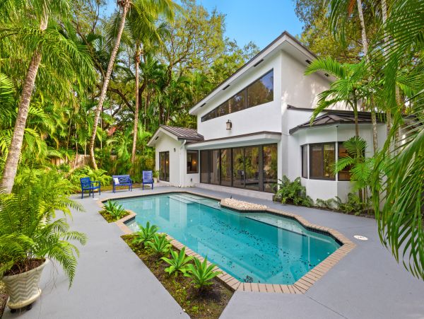 Miami Luxury  Vacation Rental Sleeps Ten Guests