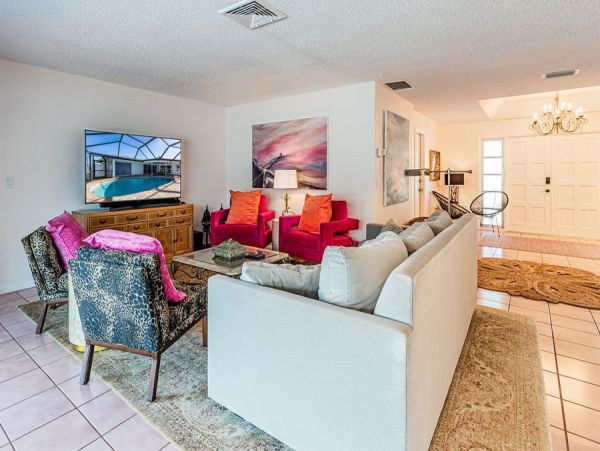 Beautiful 4 Bedroom Home with Private Pool on Marco Island