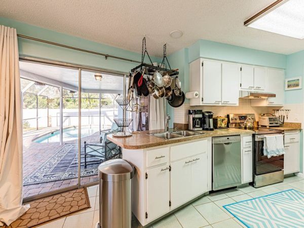 Beautiful 4 Bedroom Home with Private Pool on Marco Island