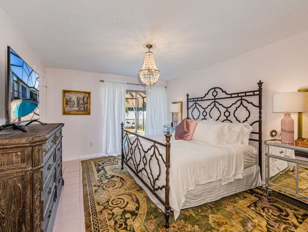 Beautiful 4 Bedroom Home with Private Pool on Marco Island