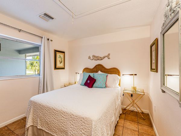 Beautiful 4 Bedroom Home with Private Pool on Marco Island