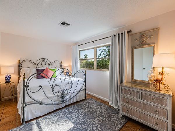 Beautiful 4 Bedroom Home with Private Pool on Marco Island