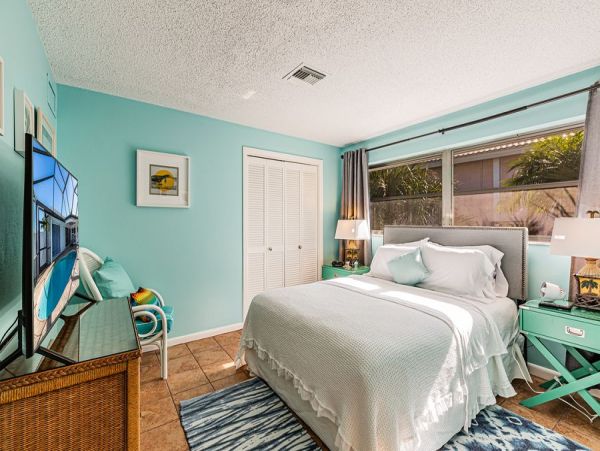 Beautiful 4 Bedroom Home with Private Pool on Marco Island