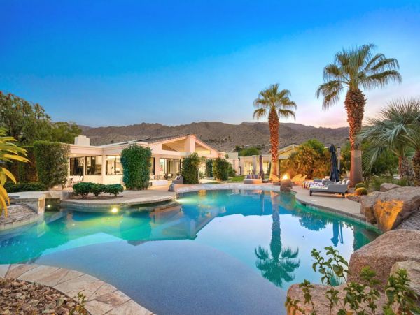 Palm Desert Stunning Luxury Pool Villa & Spa Sleeps 17
