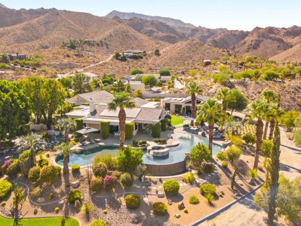 Palm Desert Stunning Luxury Pool Villa & Spa Sleeps 17