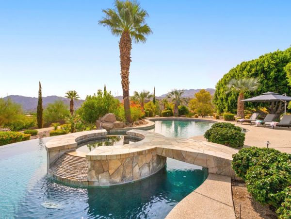 Palm Desert Stunning Luxury Pool Villa & Spa Sleeps 17