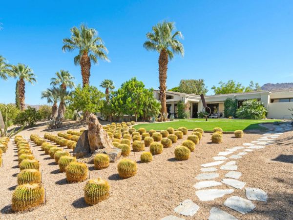Palm Desert Stunning Luxury Pool Villa & Spa Sleeps 17