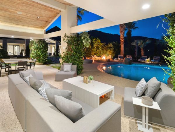 Palm Desert Stunning Luxury Pool Villa & Spa Sleeps 17