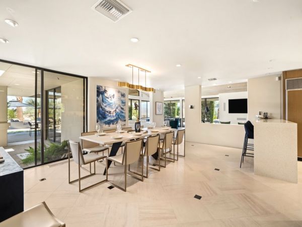 Palm Desert Stunning Luxury Pool Villa & Spa Sleeps 17