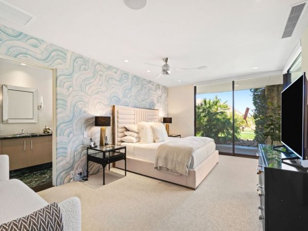 Palm Desert Stunning Luxury Pool Villa & Spa Sleeps 17