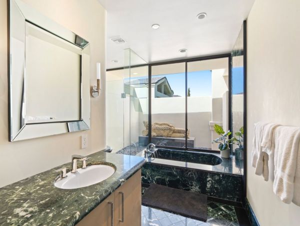 Palm Desert Stunning Luxury Pool Villa & Spa Sleeps 17