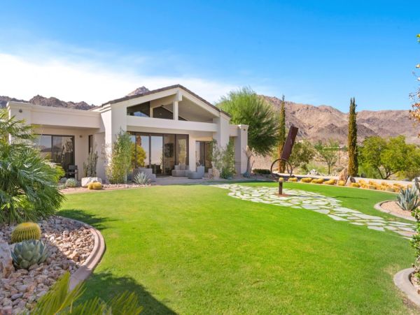 Palm Desert Stunning Luxury Pool Villa & Spa Sleeps 17