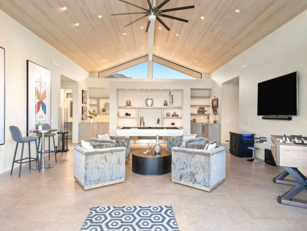 Palm Desert Stunning Luxury Pool Villa & Spa Sleeps 17