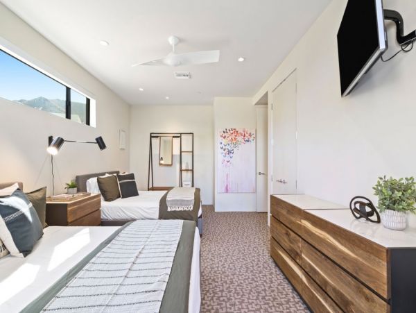 Palm Desert Stunning Luxury Pool Villa & Spa Sleeps 17