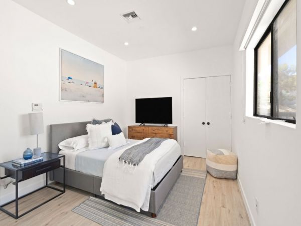Palm Desert Stunning Luxury Pool Villa & Spa Sleeps 17