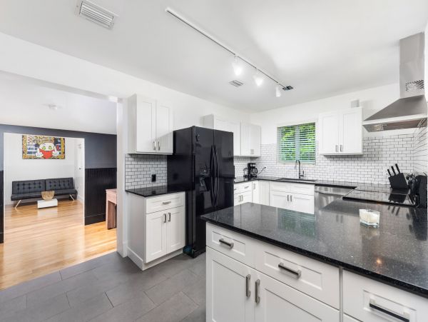 Miami Luxury Vacation Rental Home Five Bedrooms Private Pool