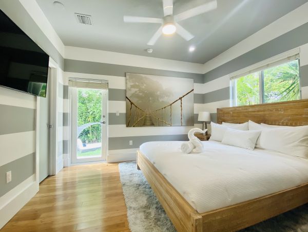 Miami Luxury Vacation Rental Home Five Bedrooms Private Pool