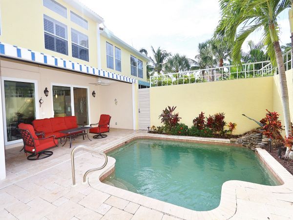Naples Vacation Pool Home Sleeps 6 Guests