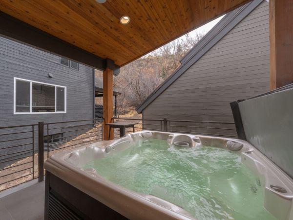 Park City Luxury Vacation Condo Private Hot Tub Walk to Lift