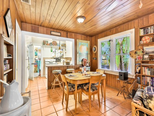 St. Petersburg Home 962964