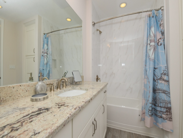 Charming Two Bedroom Vacation Rental with Communal Pool